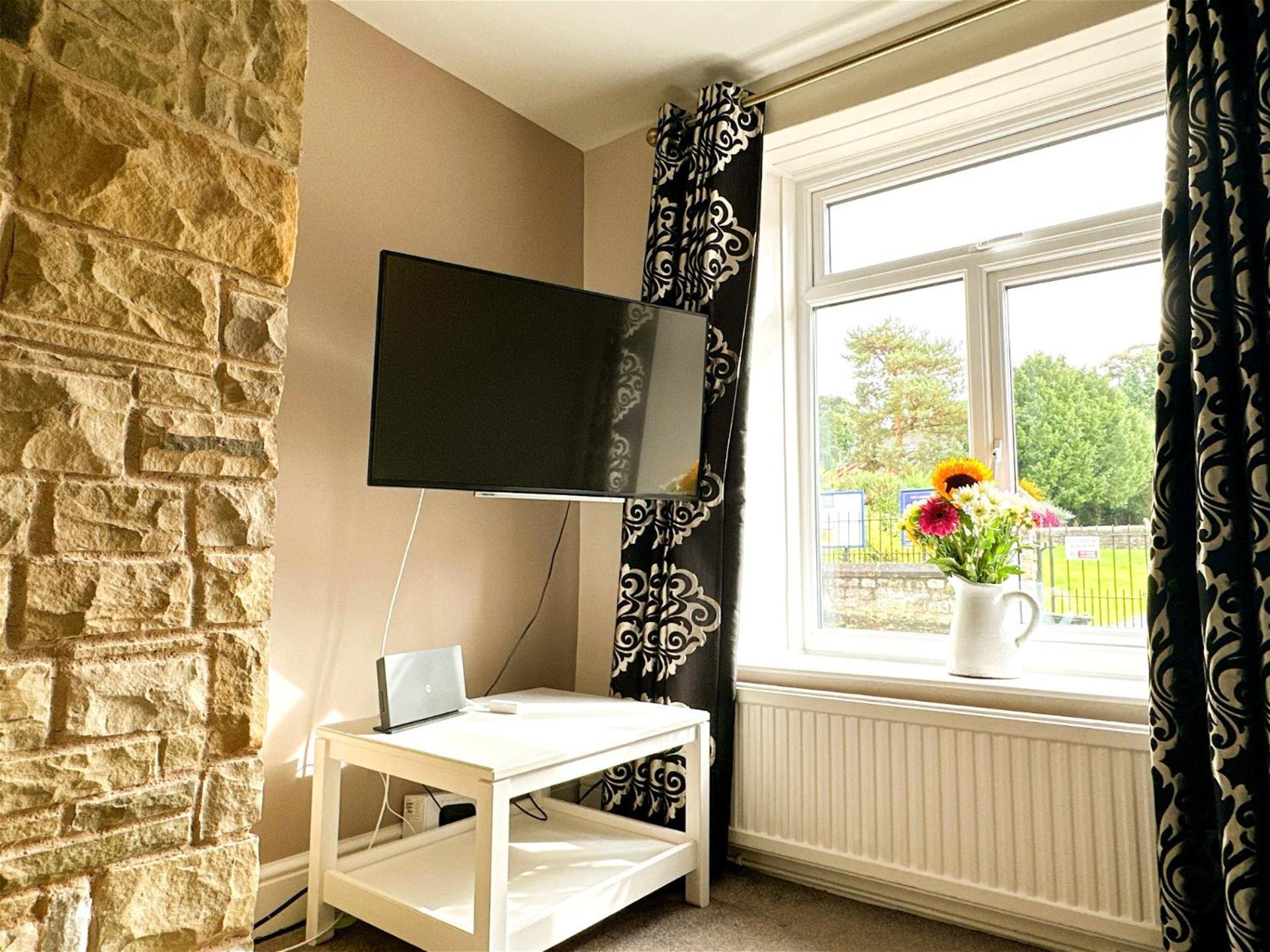Country Cottage With Church View And Fireplace Near Leeds & York Exteriör bild